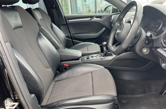 Audi A3 1.5 TFSI BLACK EDITION 17