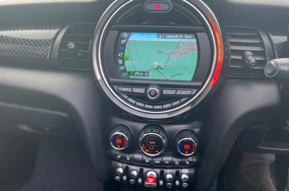 Mini Convertible COOPER S CLASSIC AUTO CONVERTIBLE 43