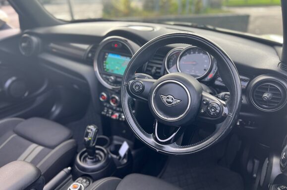 Mini Convertible COOPER S CLASSIC AUTO CONVERTIBLE 44