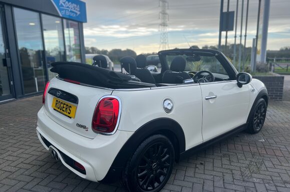 Mini Convertible COOPER S CLASSIC AUTO CONVERTIBLE 18