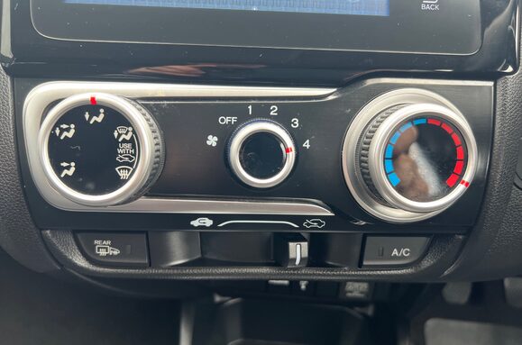 Honda Jazz 1.3 I-VTEC SE 5 DOOR £35 ROAD TAX 40