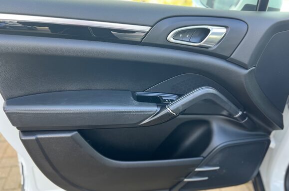 Porsche Cayenne 3.0 D V6 TIPTRONIC S AUTO 27