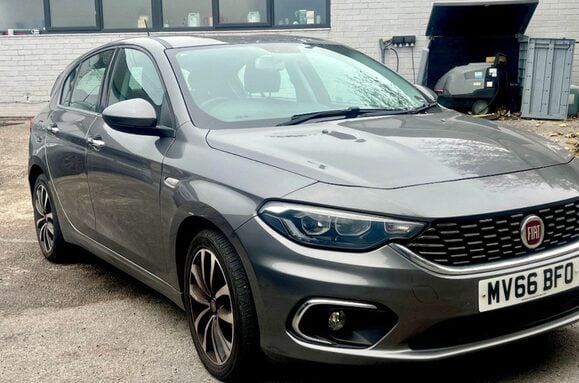 Fiat Tipo 1.4 T-JET LOUNGE 5 DOOR 1