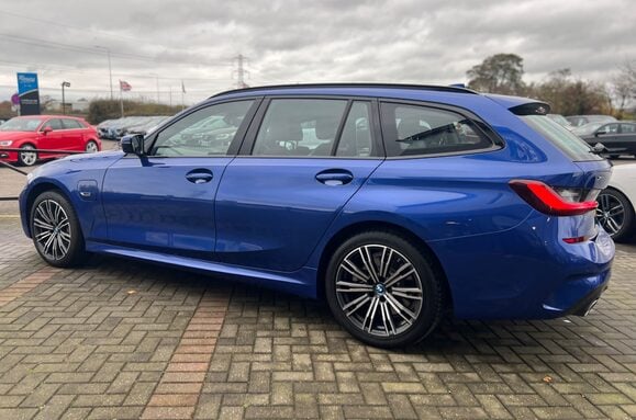 BMW 3 Series 330E XDRIVE M SPORT AUTO ESTATE 13