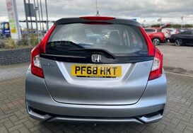Honda Jazz I-VTEC SE AUTOMATIC 8