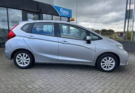 Honda Jazz I-VTEC SE AUTOMATIC 6