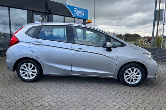 Honda Jazz I-VTEC SE AUTOMATIC 6