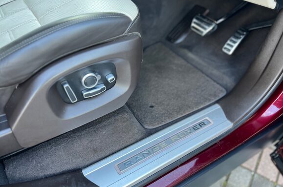 Land Rover Range Rover Sport 3.0 SDV6 AUTOBIOGRAPHY DYNAMIC AUTO 24