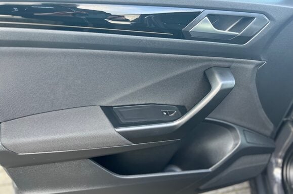 Volkswagen T-Roc BLACK EDITION 1.0 TSI 27