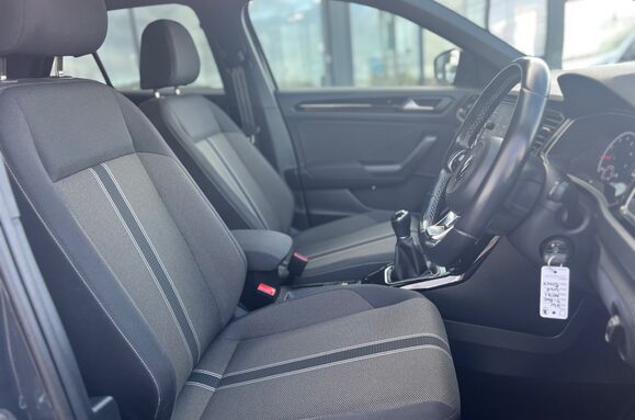 Volkswagen T-Roc BLACK EDITION 1.0 TSI 17