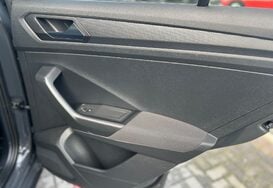 Volkswagen T-Roc BLACK EDITION 1.0 TSI 22