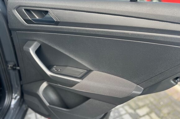 Volkswagen T-Roc BLACK EDITION 1.0 TSI 22