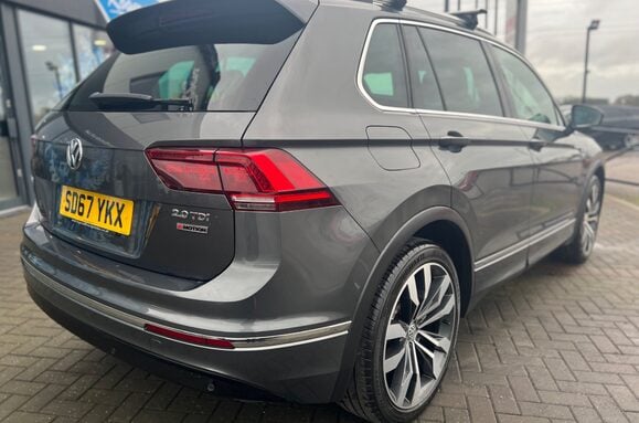 Volkswagen Tiguan R LINE 2.0 TDI BMT 4MOTION DSG AUTO 10