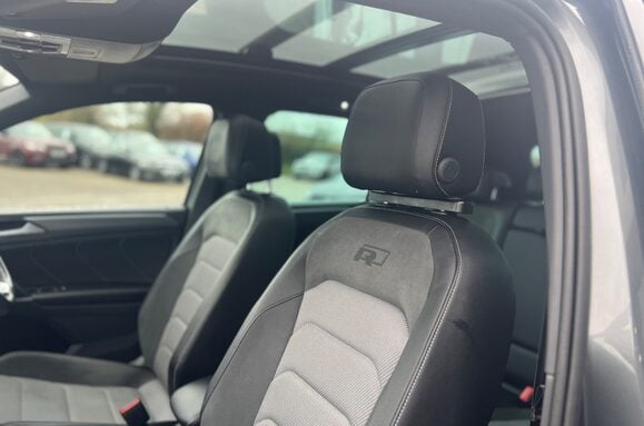 Volkswagen Tiguan R LINE 2.0 TDI BMT 4MOTION DSG AUTO 38