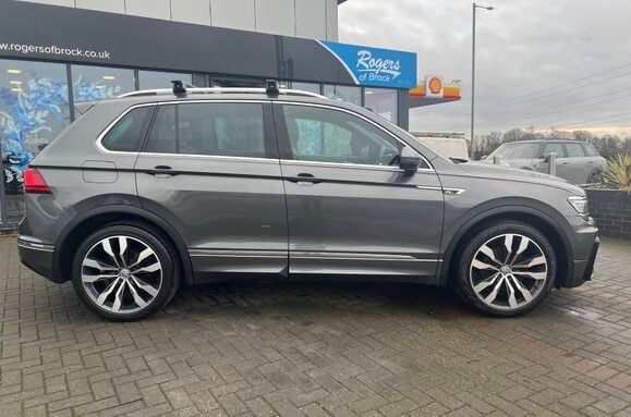 Volkswagen Tiguan R LINE 2.0 TDI BMT 4MOTION DSG AUTO 12