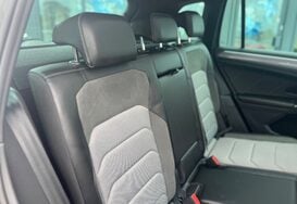 Volkswagen Tiguan R LINE 2.0 TDI BMT 4MOTION DSG AUTO 33