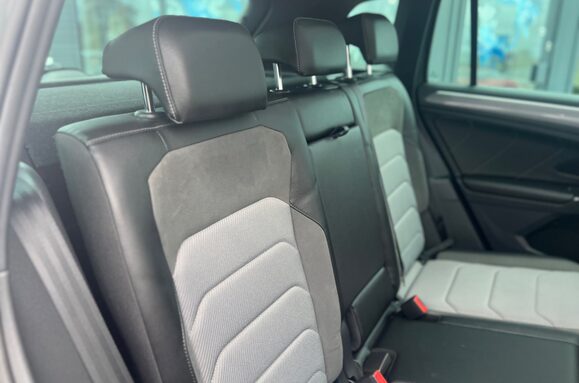 Volkswagen Tiguan R LINE 2.0 TDI BMT 4MOTION DSG AUTO 33
