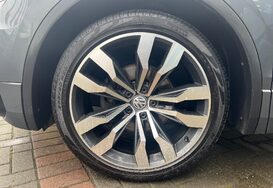 Volkswagen Tiguan R LINE 2.0 TDI BMT 4MOTION DSG AUTO 20