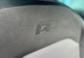 Volkswagen Tiguan R LINE 2.0 TDI BMT 4MOTION DSG AUTO 23