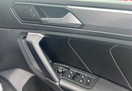 Volkswagen Tiguan R LINE 2.0 TDI BMT 4MOTION DSG AUTO 30