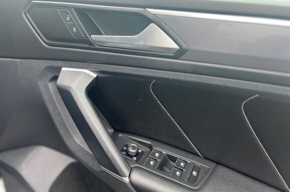 Volkswagen Tiguan R LINE 2.0 TDI BMT 4MOTION DSG AUTO 30
