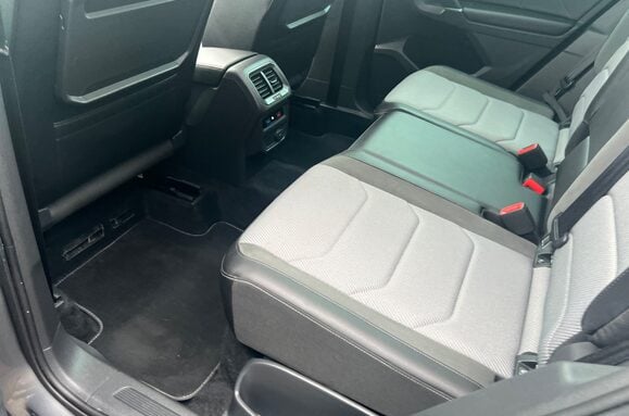 Volkswagen Tiguan R LINE 2.0 TDI BMT 4MOTION DSG AUTO 44