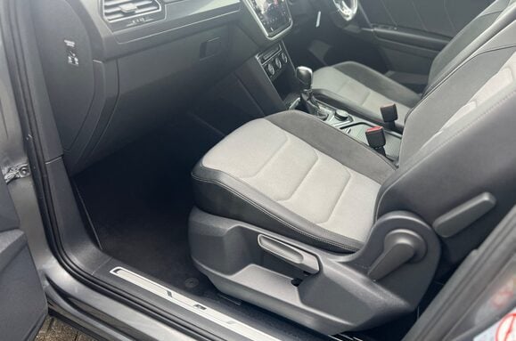 Volkswagen Tiguan R LINE 2.0 TDI BMT 4MOTION DSG AUTO 43