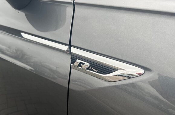 Volkswagen Tiguan R LINE 2.0 TDI BMT 4MOTION DSG AUTO 7