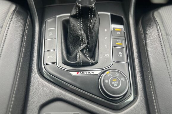 Volkswagen Tiguan R LINE 2.0 TDI BMT 4MOTION DSG AUTO 47