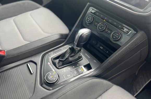 Volkswagen Tiguan R LINE 2.0 TDI BMT 4MOTION DSG AUTO 26