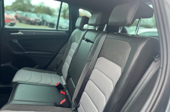 Volkswagen Tiguan R LINE 2.0 TDI BMT 4MOTION DSG AUTO 41