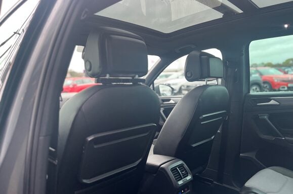 Volkswagen Tiguan R LINE 2.0 TDI BMT 4MOTION DSG AUTO 42