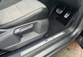 Volkswagen Tiguan R LINE 2.0 TDI BMT 4MOTION DSG AUTO 24