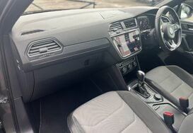 Volkswagen Tiguan R LINE 2.0 TDI BMT 4MOTION DSG AUTO 35