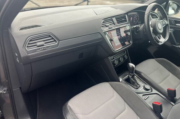 Volkswagen Tiguan R LINE 2.0 TDI BMT 4MOTION DSG AUTO 35