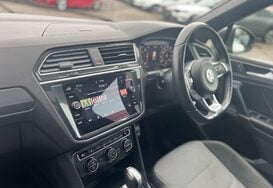 Volkswagen Tiguan R LINE 2.0 TDI BMT 4MOTION DSG AUTO 40