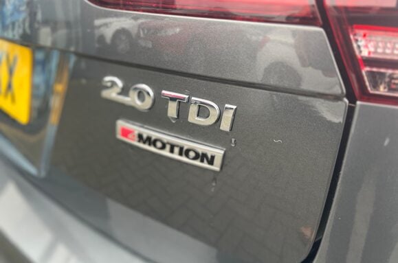 Volkswagen Tiguan R LINE 2.0 TDI BMT 4MOTION DSG AUTO 14