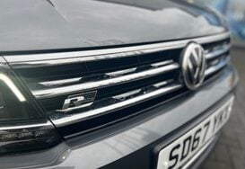 Volkswagen Tiguan R LINE 2.0 TDI BMT 4MOTION DSG AUTO 9