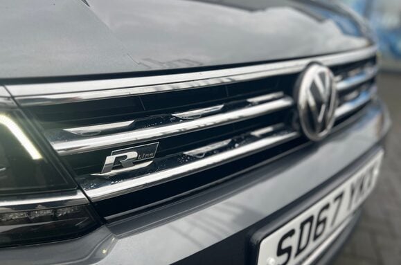 Volkswagen Tiguan R LINE 2.0 TDI BMT 4MOTION DSG AUTO 9