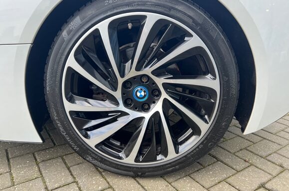 BMW I8 BMW i8 1.5 7.1kWh Auto 4WD Euro 6 Petrol Hybrid 27