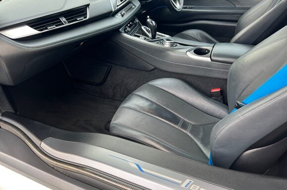 BMW I8 BMW i8 1.5 7.1kWh Auto 4WD Euro 6 Petrol Hybrid 42