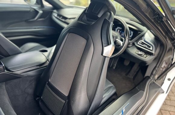 BMW I8 BMW i8 1.5 7.1kWh Auto 4WD Euro 6 Petrol Hybrid 36