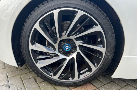 BMW I8 BMW i8 1.5 7.1kWh Auto 4WD Euro 6 Petrol Hybrid 25