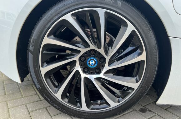BMW I8 BMW i8 1.5 7.1kWh Auto 4WD Euro 6 Petrol Hybrid 28