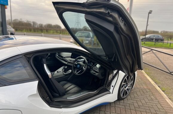 BMW I8 BMW i8 1.5 7.1kWh Auto 4WD Euro 6 Petrol Hybrid 30