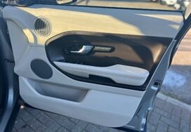 Land Rover Range Rover Evoque 2.2 SD4 PRESTIGE AUTO 27