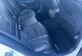 Mercedes-Benz C Class C220 D AMG LINE AUTO 32