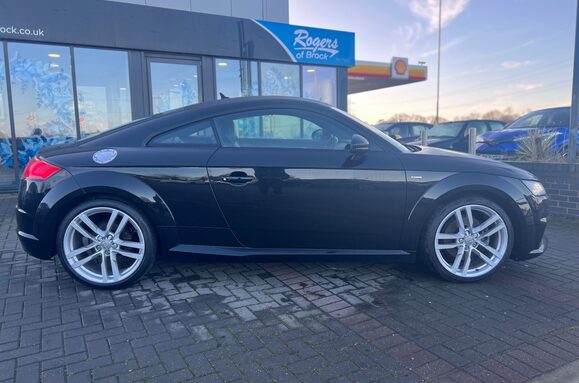 Audi TT 2.0 TDI ULTRA S LINE 8