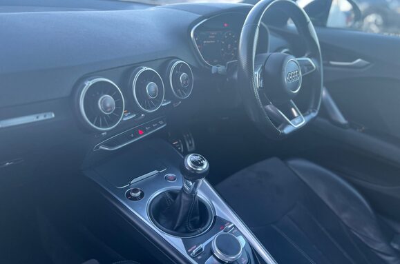 Audi TT 2.0 TDI ULTRA S LINE 32