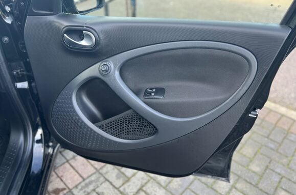 Smart Forfour PREMIUM 5 DOOR ELECTRIC AUTO 5 DOOR 26